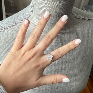 Chic Silver Floral Clover Ring